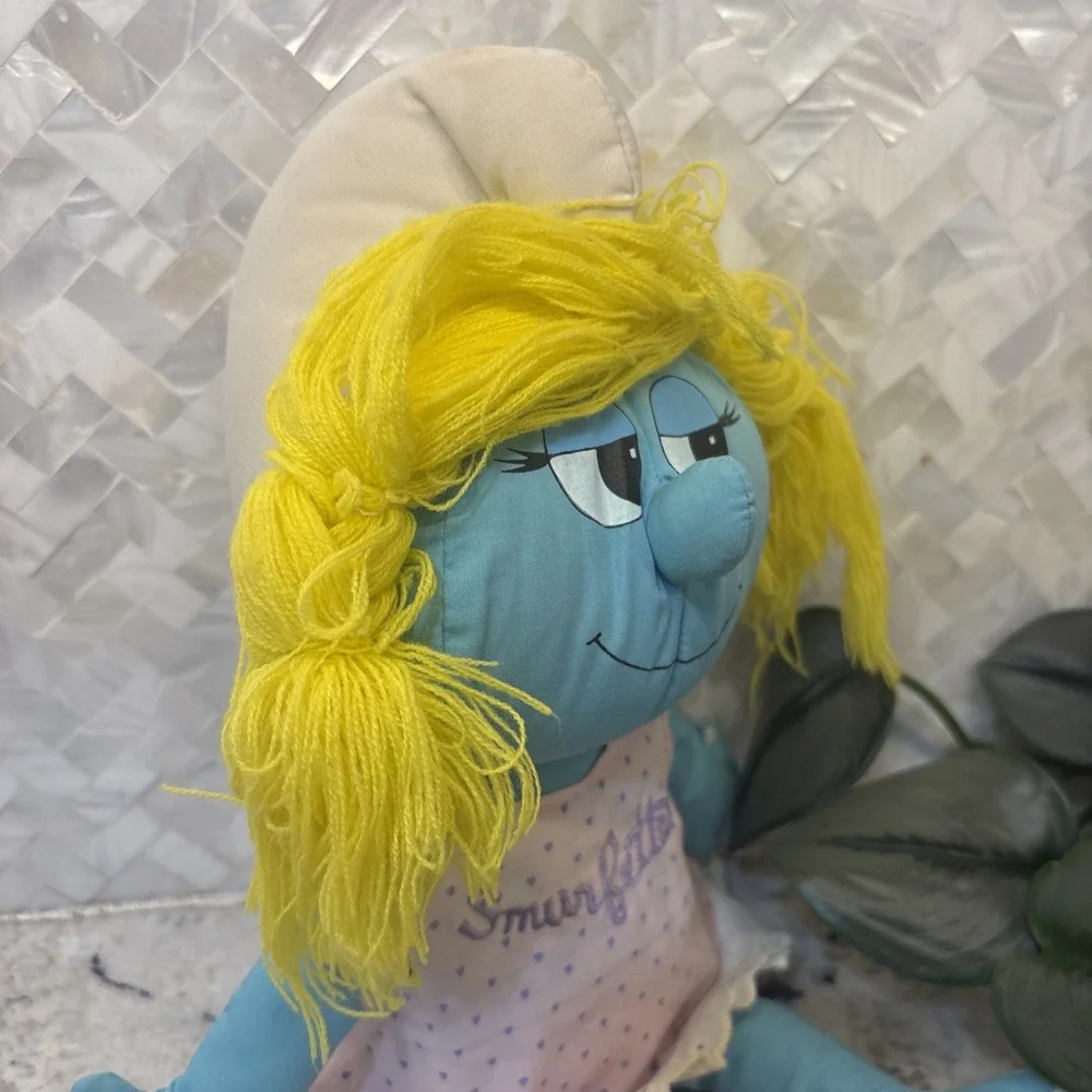 1983 PEYO Wallace Berrie & Co. Smurfs Smurfette Stuff Plush Toy DOLL